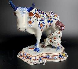 Antique 1700-1722 Marque Apk Néerlandaise Delft Vache Figurine Avec Milker Polychrome
